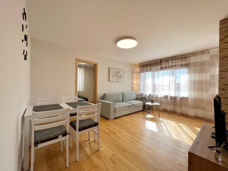 New Apartment With A View In The Town Center Narva Eksteriør billede