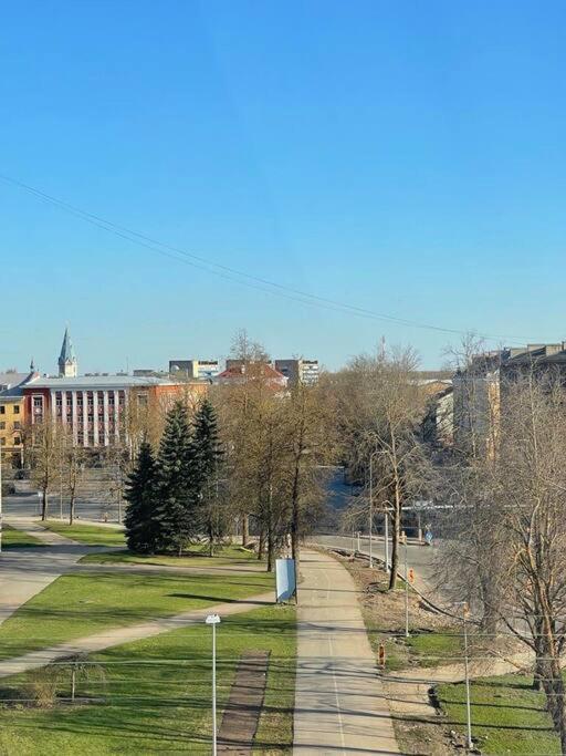 New Apartment With A View In The Town Center Narva Eksteriør billede