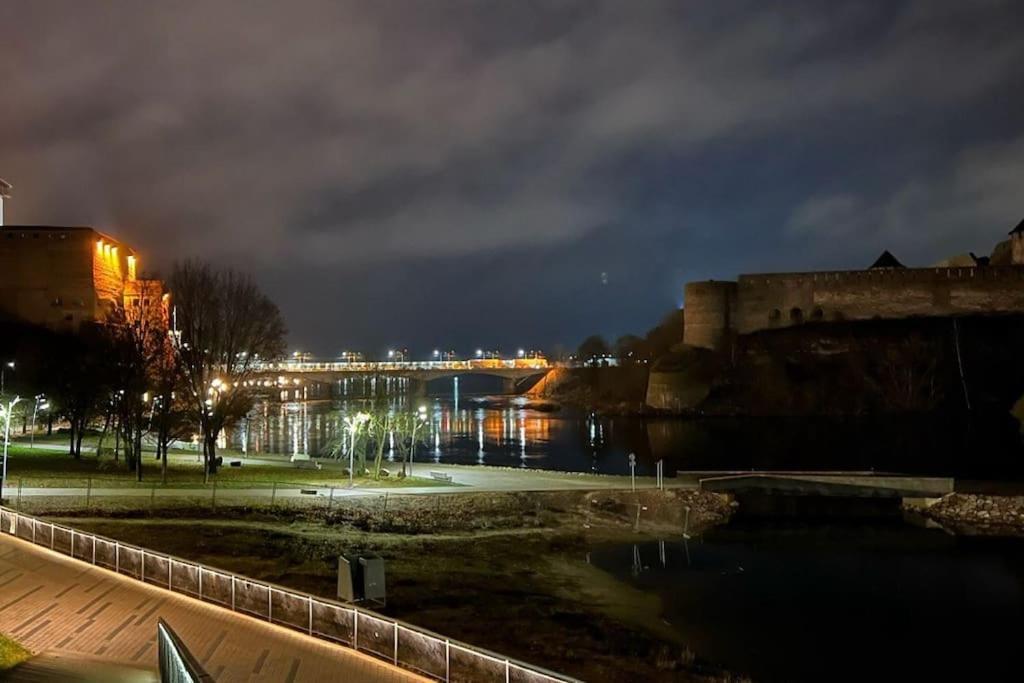 New Apartment With A View In The Town Center Narva Eksteriør billede